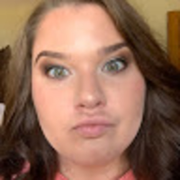 Profile Picture of Katelyn Vaughan (@katelyn_vaughan) on Poshmark