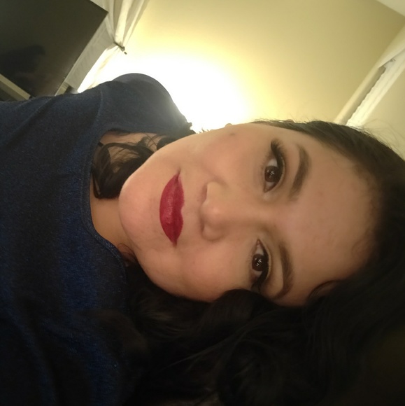 Profile Picture of Jayj Reyna (@revibed_racks) on Poshmark