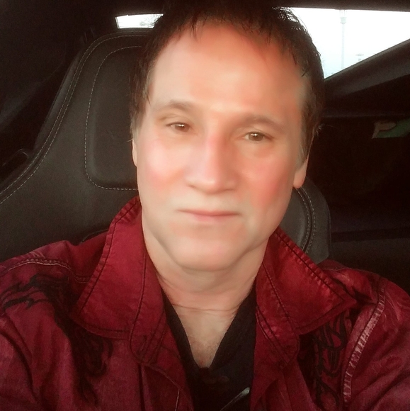 Profile Picture of David Cossell (@cbir9) on Poshmark