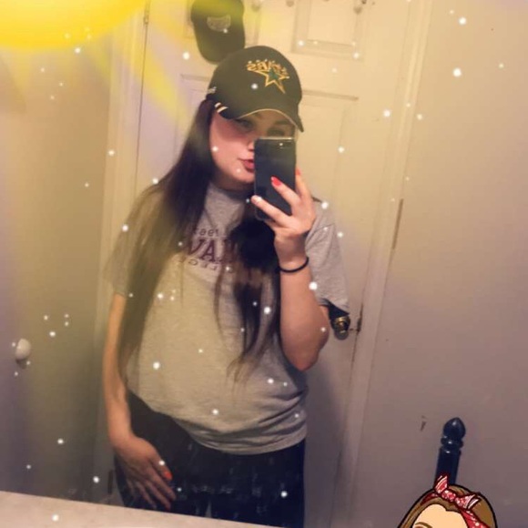 Profile Picture of Dal Lickers (@dal1909) on Poshmark