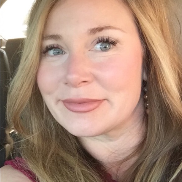 Profile Picture of Mandy Reeder (@amandamade88) on Poshmark