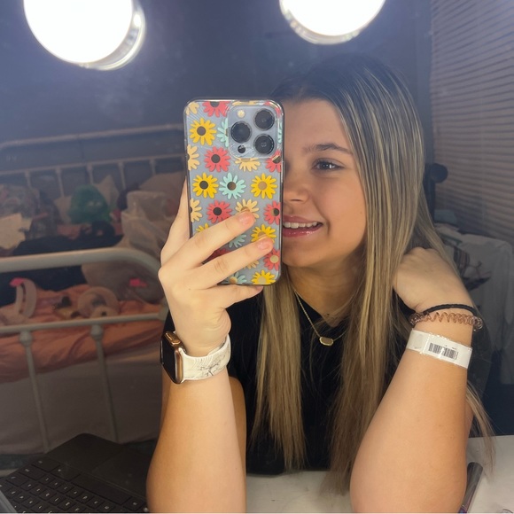 Profile Picture of Jacie Bryan (@jaciebryan) on Poshmark