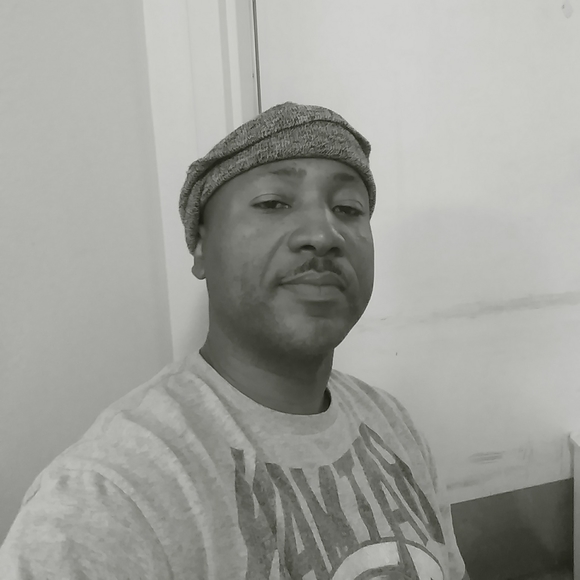 Profile Picture of Tyrone seville Freemann (@villvill) on Poshmark