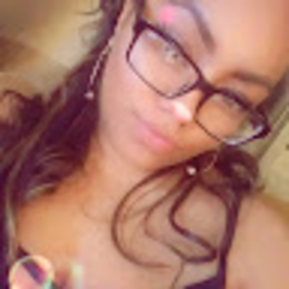 Angellyna Lafaele - Poshmark Profile Picture of Angellyna Lafaele (@angellynal) on Poshmark