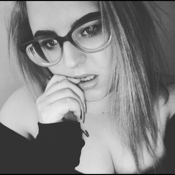 Profile Picture of Ashley Kirchner (@rusticwytebread) on Poshmark
