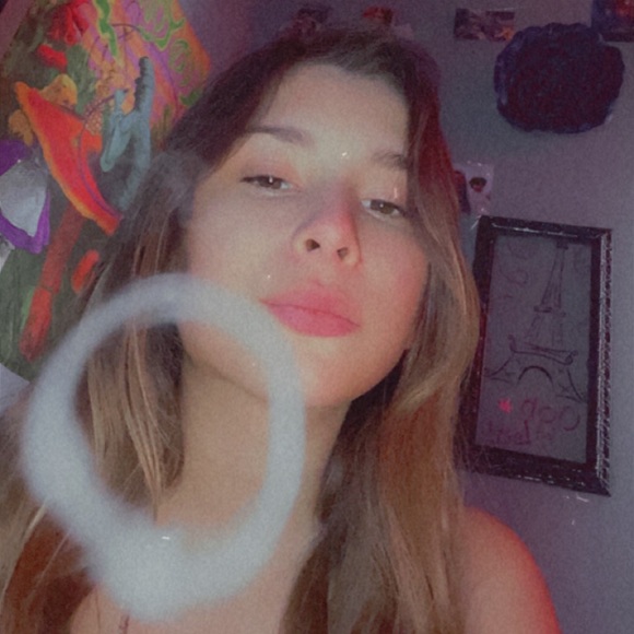 Profile Picture of Chloe Halbrooks (@chloehalbrooks) on Poshmark