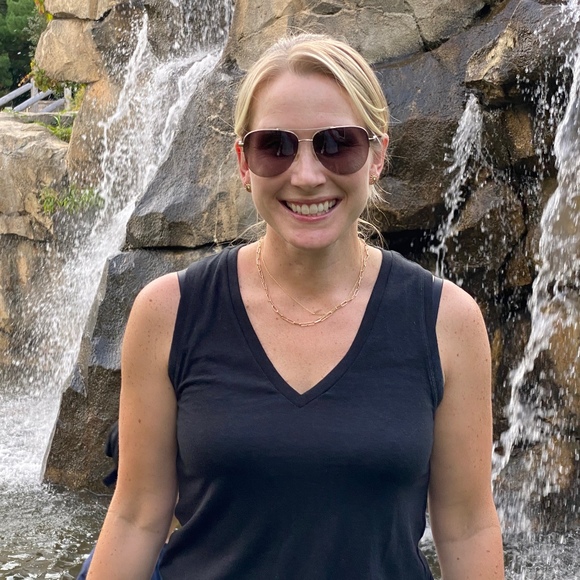 Profile Picture of Scott & nicole Kukesh (@nkukesh) on Poshmark