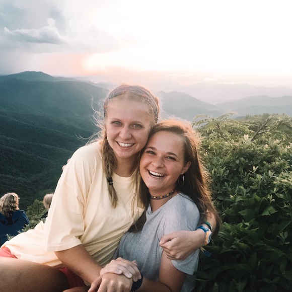 Profile Picture of Anna Stehling (@annastehling) on Poshmark