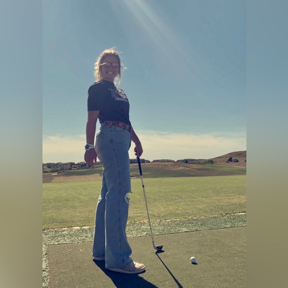 Profile Picture of Vivian Strahm (@vivianstrahm) on Poshmark