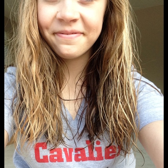 Profile Picture of Mara Utley (@mara_doubleswag) on Poshmark