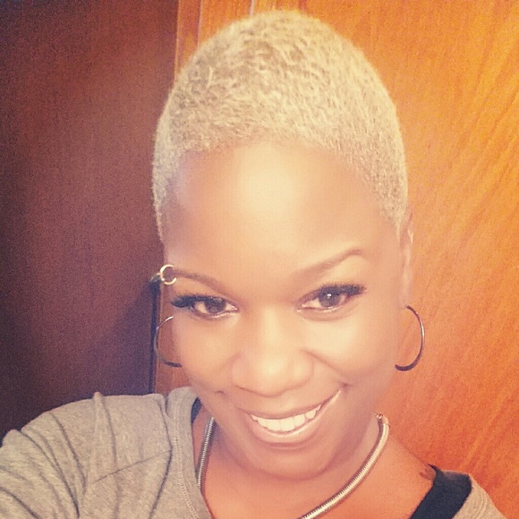 Tosha Bell-wooten - Poshmark Profile Picture of Tosha Bell-wooten (@tosha123) on Poshmark