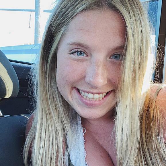 Profile Picture of Kylee Moebius (@kyleemoebius) on Poshmark