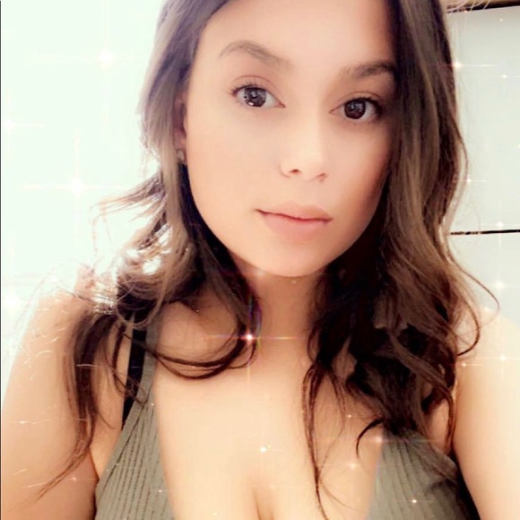Alexandrea Lorenzo - Poshmark Profile Picture of Alexandrea Lorenzo (@alorenzo02) on Poshmark