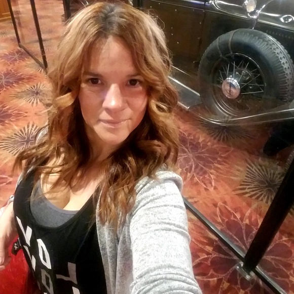 Profile Picture of Maria Serdinsky (@ria47) on Poshmark