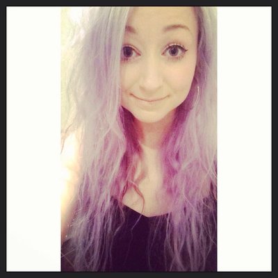 Profile Picture of Hollie Barker (@Holliebee93) on Twitter