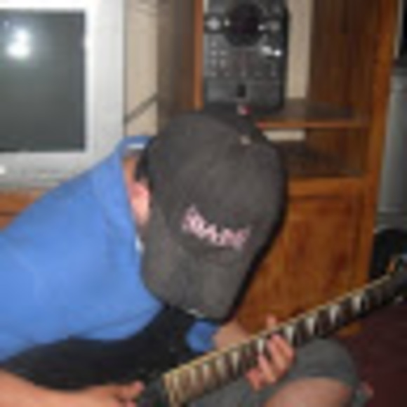 Profile Picture of Billy Hardee (@billix34) on Poshmark