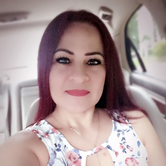 Profile Picture of Paula Zavala (@rosecity903) on Poshmark