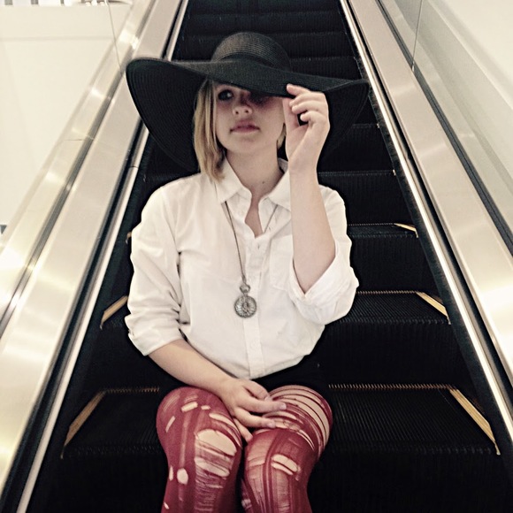 Profile Picture of Brittany Glazier (@brittanyglazier) on Poshmark