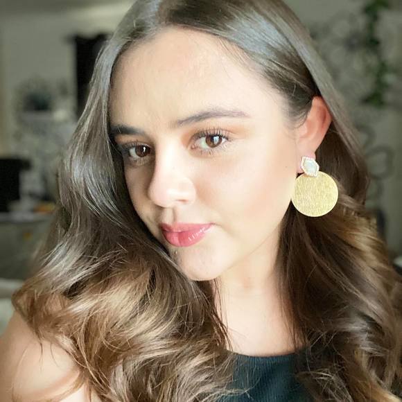 Profile Picture of Luisanna Granillo (@luisi97) on Poshmark