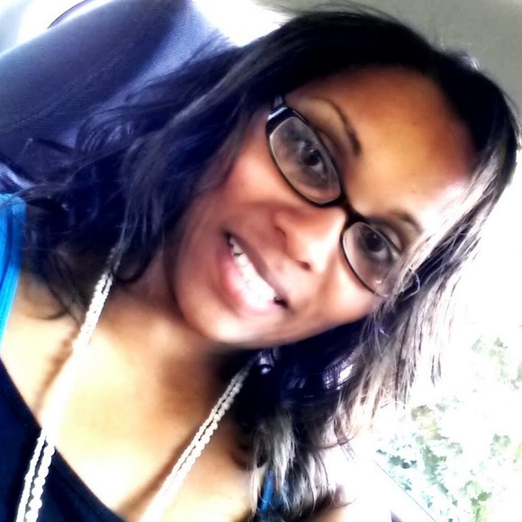 Profile Picture of Nicole Folmer (@nmfolmer) on Poshmark