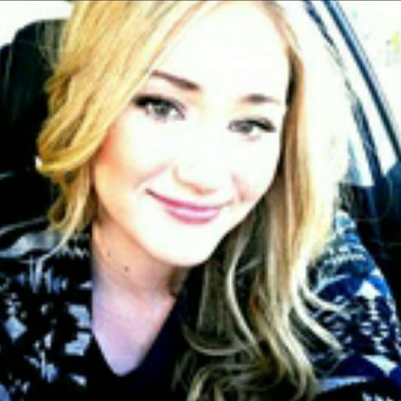 Profile Picture of Syerra Migalski (@syerrajane00) on Poshmark