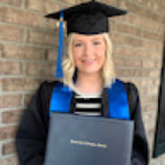 Profile Picture of Jessica Pfoff (@jessicapfoff3) on Poshmark