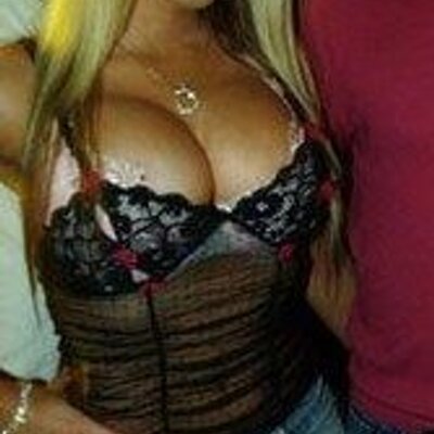 Profile Picture of Angela Kuhns (@kuhnsxfvangela) on Twitter