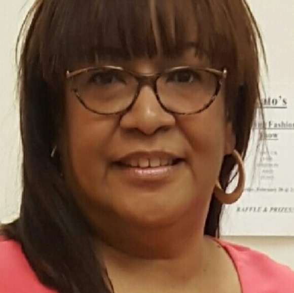 Profile Picture of Taffy Davis (@19melissa60) on Poshmark