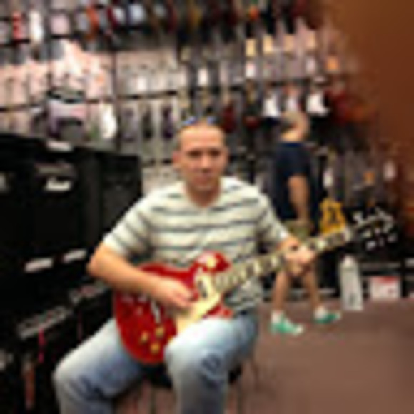Profile Picture of Benjamin Vise (@benvise84) on Poshmark