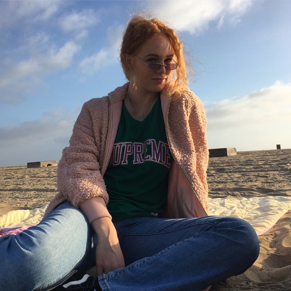 Profile Picture of Samantha Gladson (@samanthagladson) on Poshmark