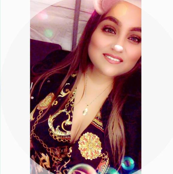 Profile Picture of Joselin Castellon (@laguera28) on Poshmark