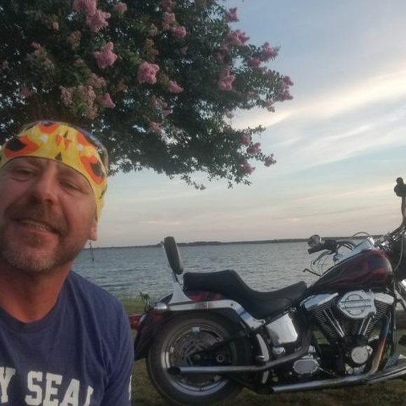 Profile Picture of Gaston Castlow (@gastoncastlow) on Poshmark