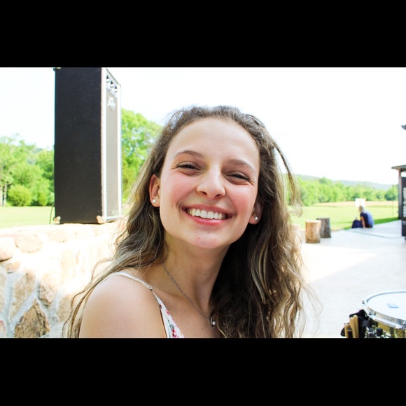 Profile Picture of Dani Acosta (@dachdz96) on Poshmark