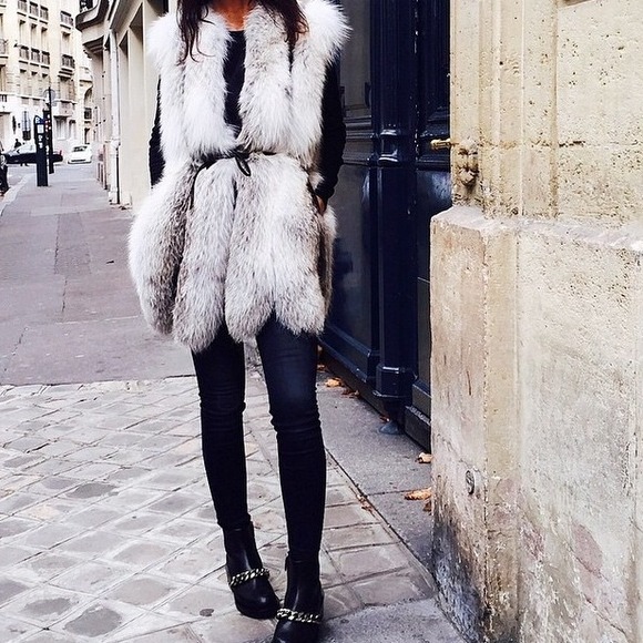 Profile Picture of Khrystyna Khrystyna (@kays_closet) on Poshmark