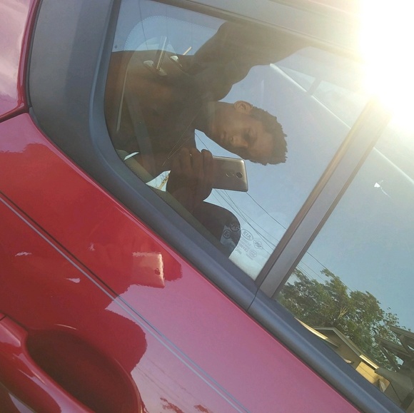 Profile Picture of Jonathan Hodges (@deeboee) on Poshmark