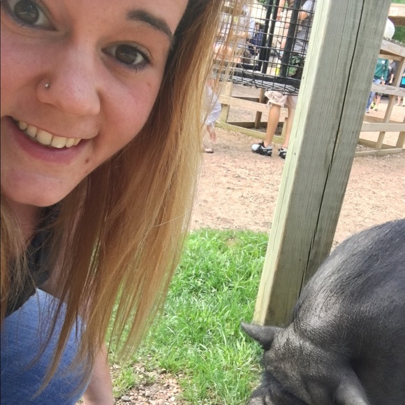 Profile Picture of Becca Frailing (@frailinr) on Poshmark