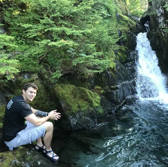 Triffon Tatarin - Poshmark Profile Picture of Triffon Tatarin (@triffon) on Poshmark