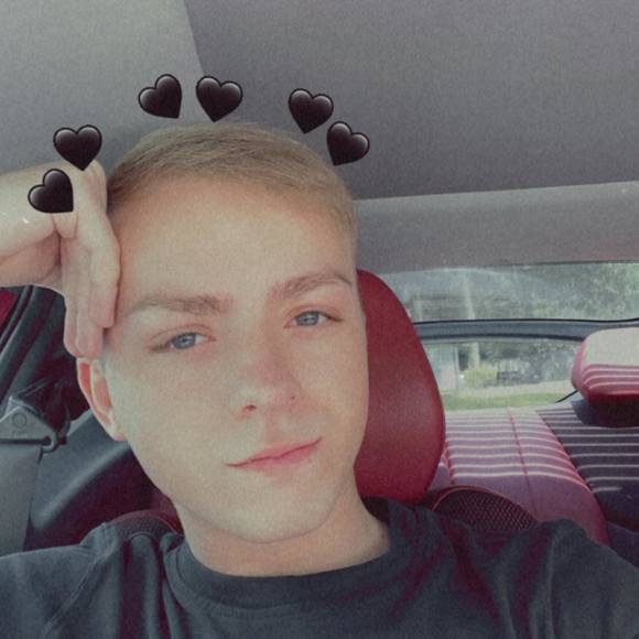 Profile Picture of Trentyn Holt (@trentynh) on Poshmark