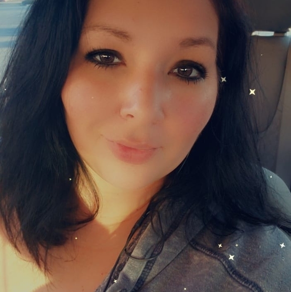 Profile Picture of Natalie Thurner (@natwee80) on Poshmark