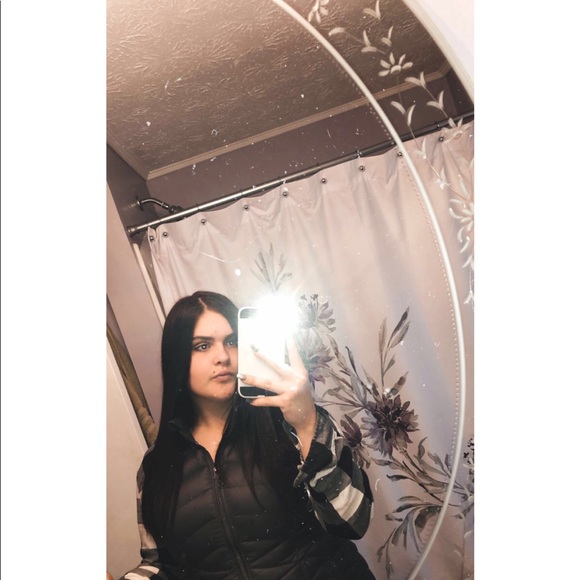 Profile Picture of Jazmyn Johnson (@jazmyn_johnson1) on Poshmark