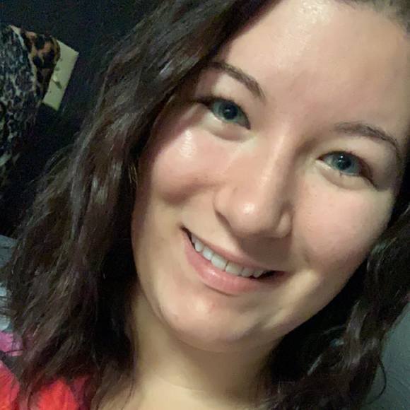 Profile Picture of Emily Reutzel (@ejreutzel) on Poshmark