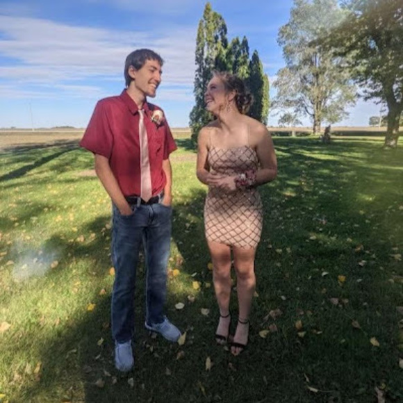 Adessa Newhoff - Poshmark Profile Picture of Adessa Newhoff (@newhoffa06) on Poshmark