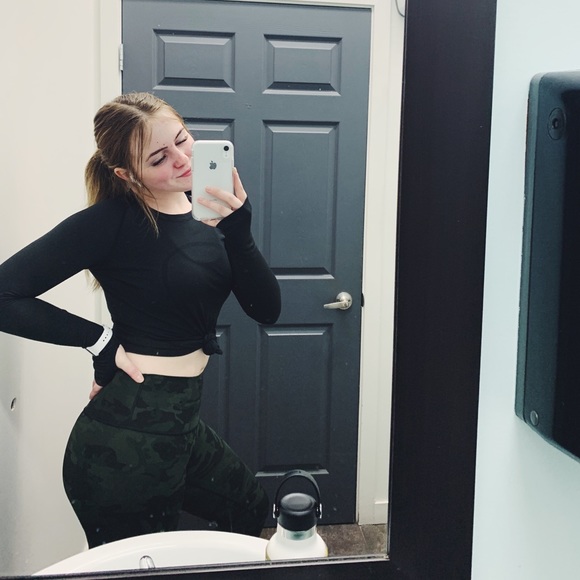 Profile Picture of Emma Eidsness (@emmaeidsness) on Poshmark