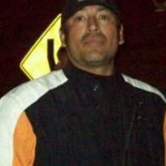 Profile Picture of Robert Zapata (@robertzapat) on Poshmark