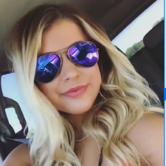 Profile Picture of Whitney Lambert (@whitneynlambert) on Poshmark