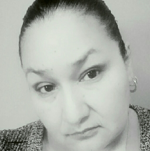 Profile Picture of Yolanda Osuna (@love_hurts3954) on Poshmark