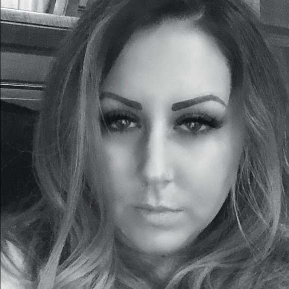 Profile Picture of Adrianne Appelhans-liechty (@ms_bunny24) on Poshmark