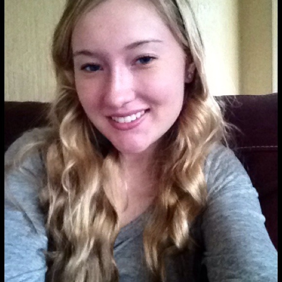 Profile Picture of Georgia Steece (@georgiasteece) on Poshmark