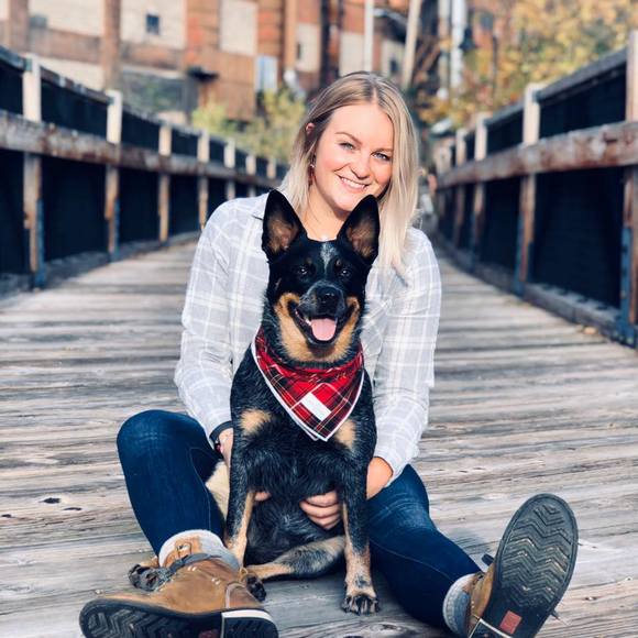 Profile Picture of Bailey Buisker (@baileybuisker) on Poshmark