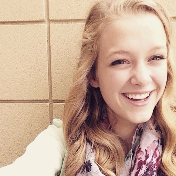 Profile Picture of Kayla Assink (@kayla_assink) on Poshmark